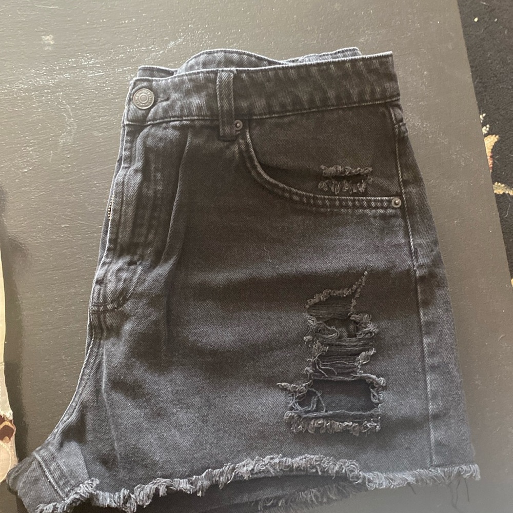 Black distressed shorts